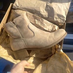 FRYE zip booties. Med. Sand Estreley sz 9